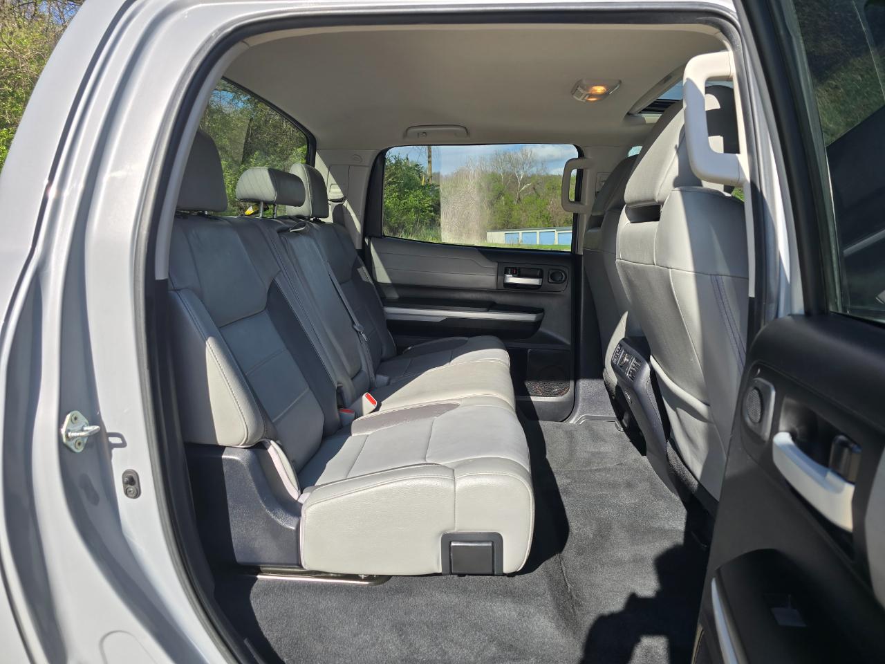 Toyota Tundra Limited 5.7L FFV CrewMax 4WD 2018