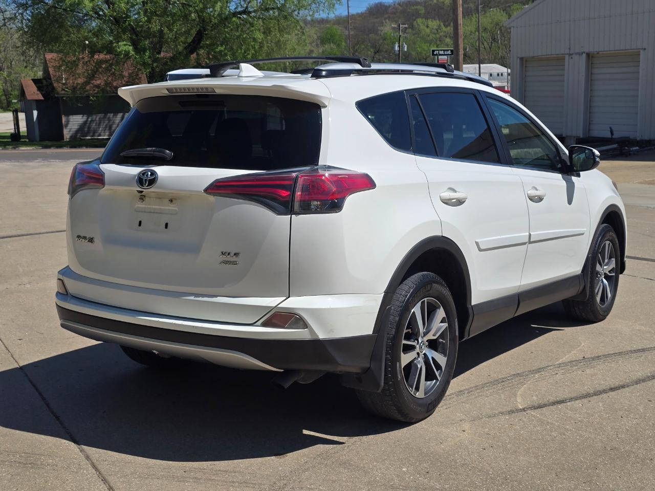 Toyota RAV4 XLE AWD 2016