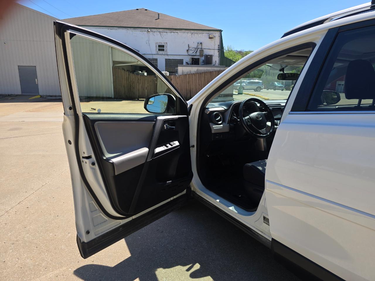 Toyota RAV4 XLE AWD 2016