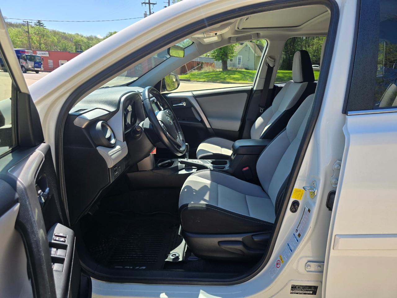 Toyota RAV4 XLE AWD 2016