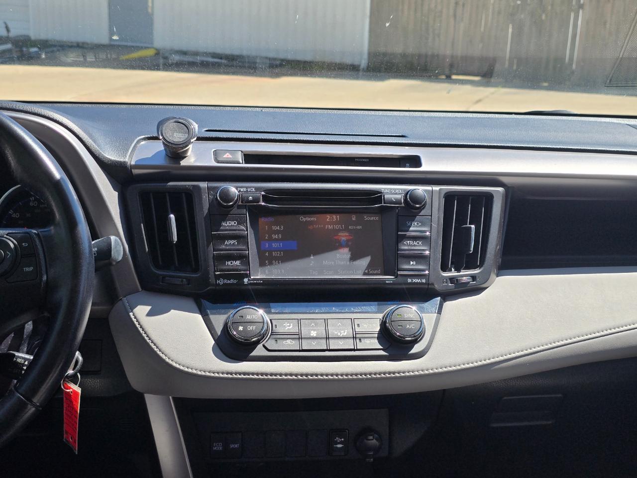 Toyota RAV4 XLE AWD 2016