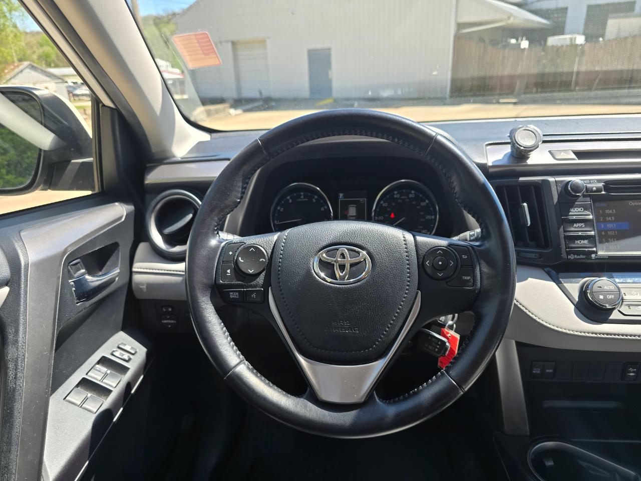 Toyota RAV4 XLE AWD 2016