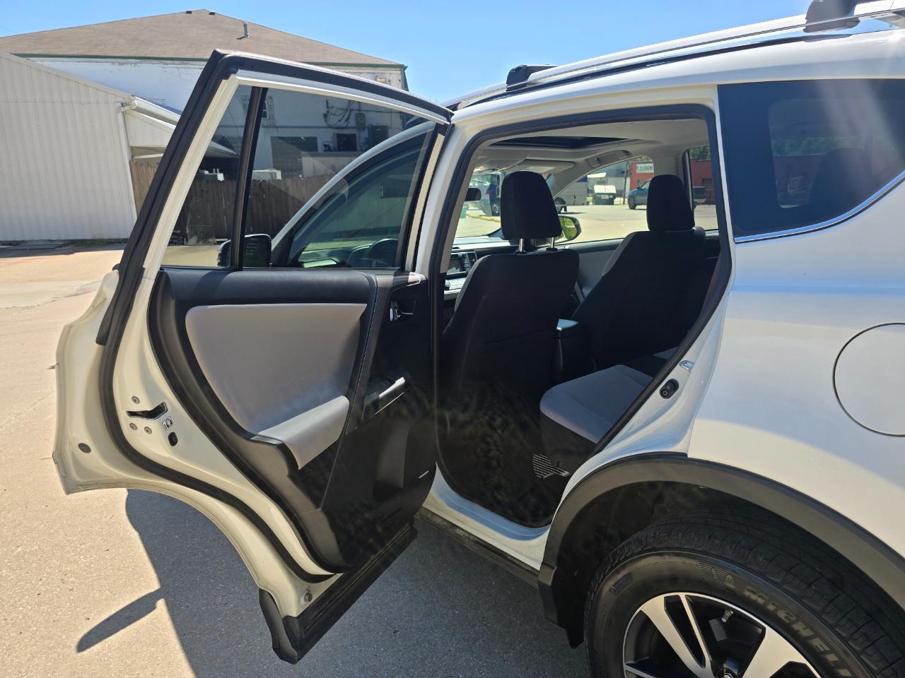 Toyota RAV4 XLE AWD 2016