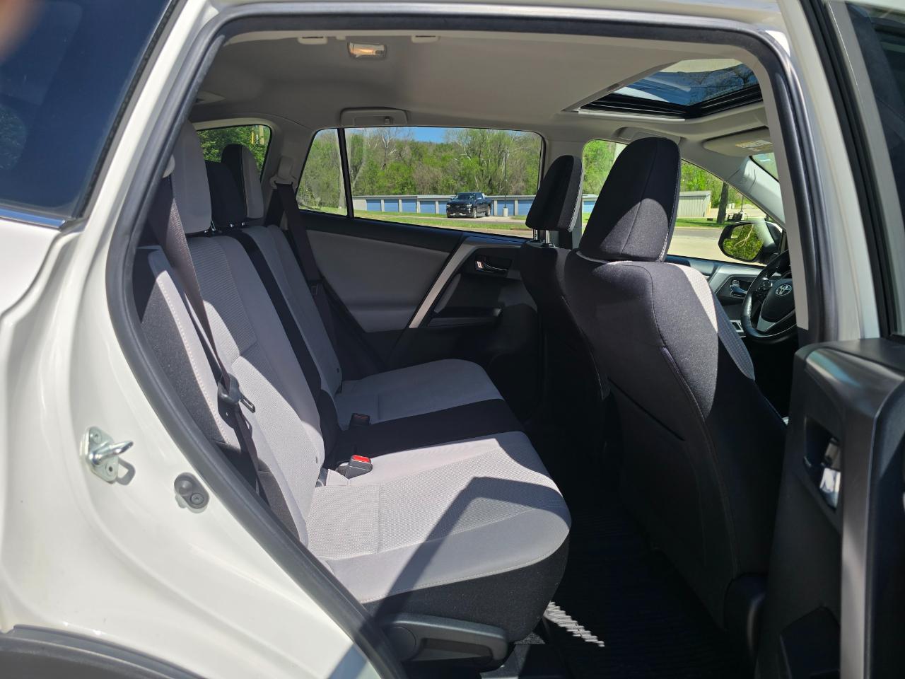 Toyota RAV4 XLE AWD 2016