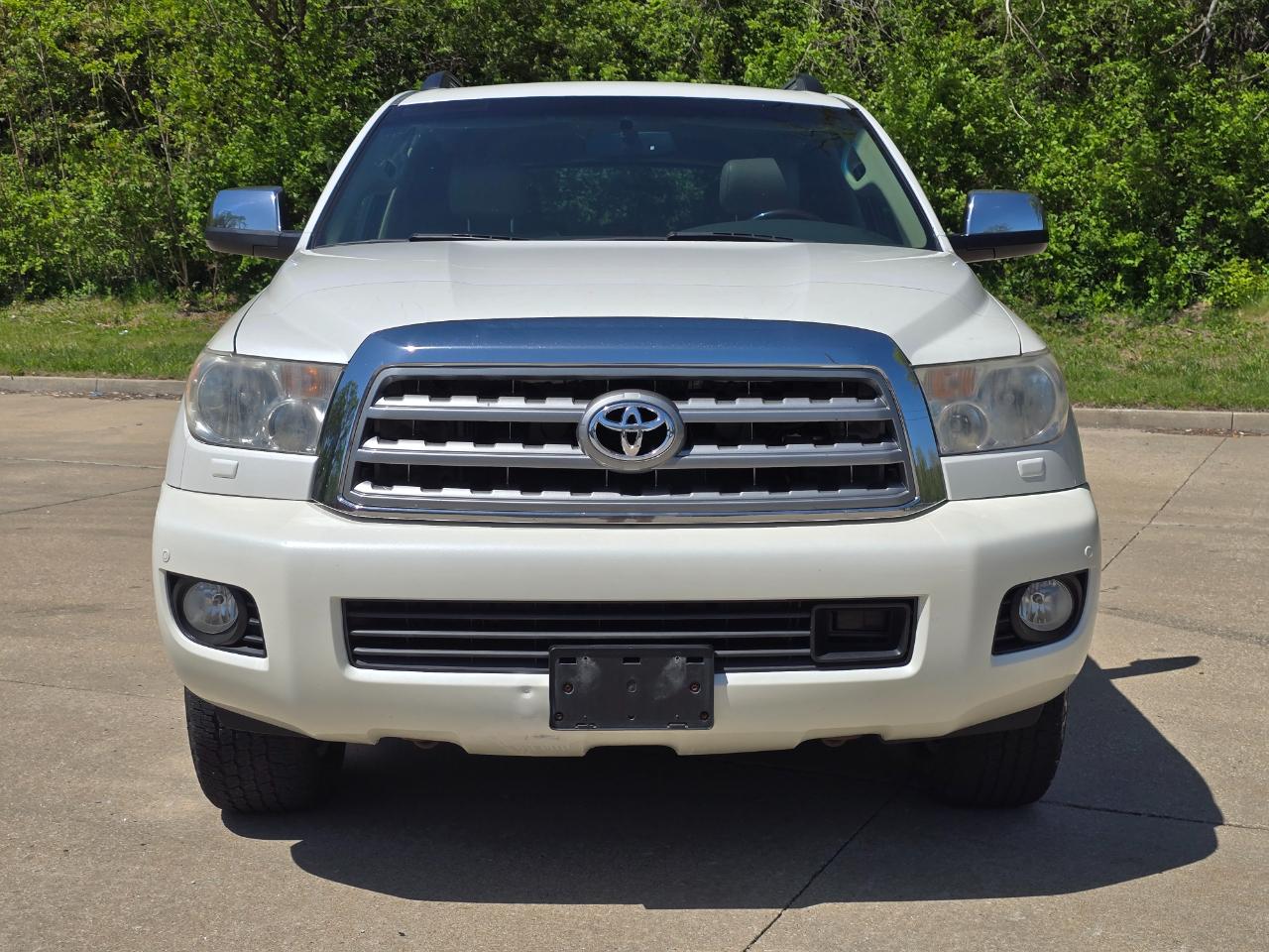 Toyota Sequoia Plantium 4WD FFV 2011