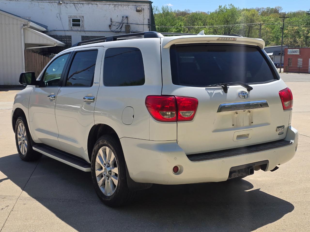 Toyota Sequoia Plantium 4WD FFV 2011