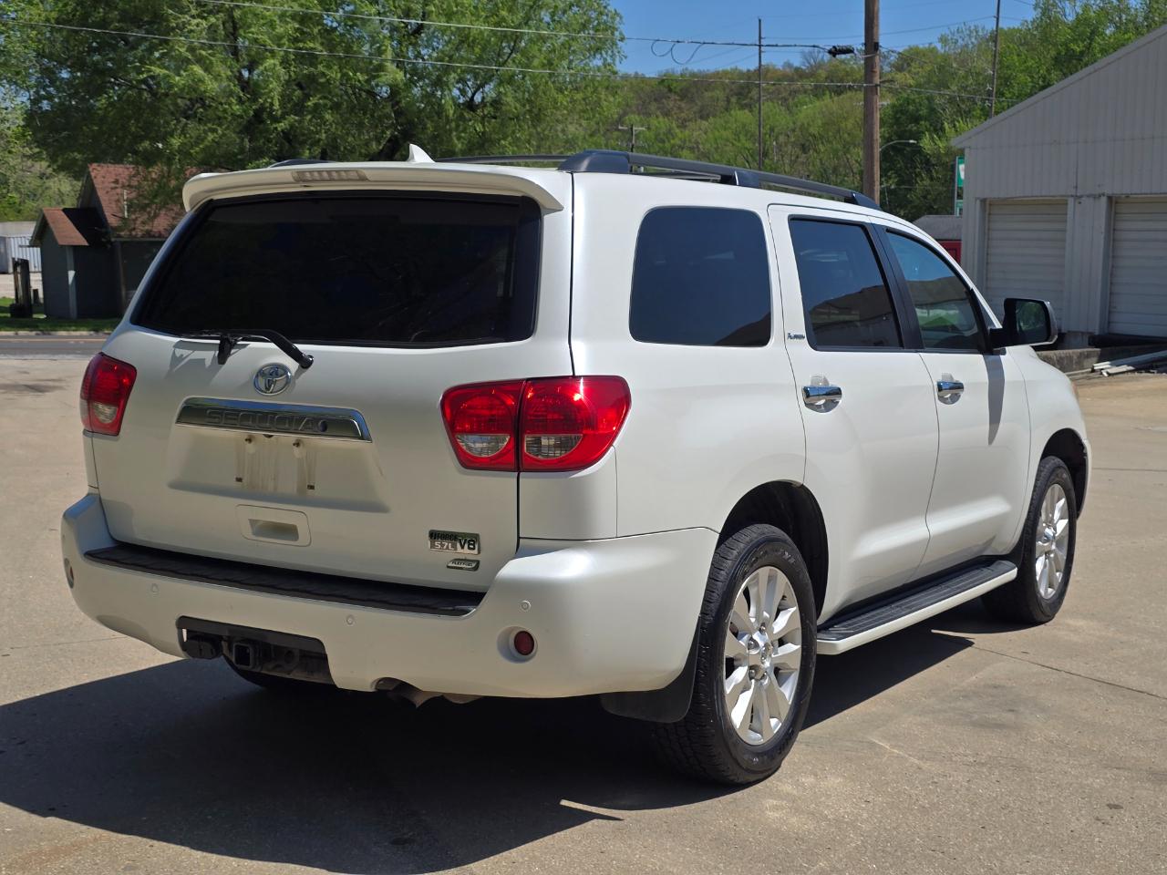 Toyota Sequoia Plantium 4WD FFV 2011