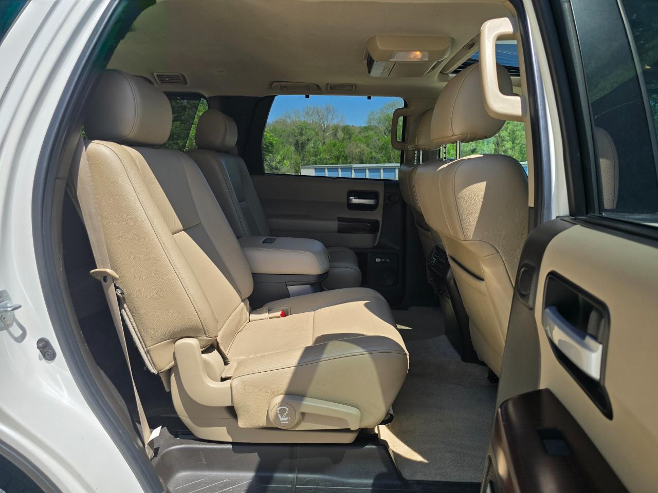 Toyota Sequoia Plantium 4WD FFV 2011