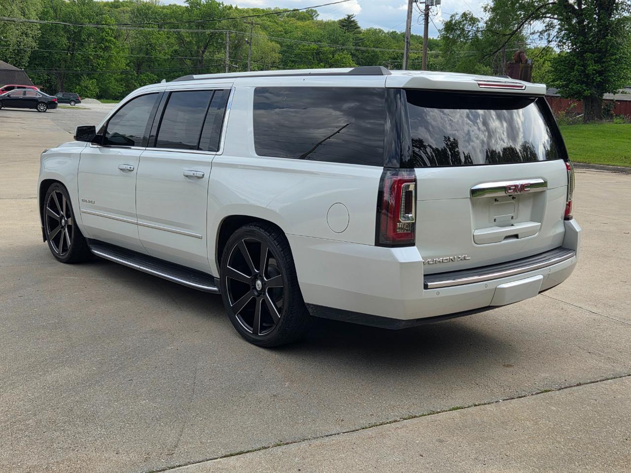 GMC Yukon XL Denali 4WD 2016