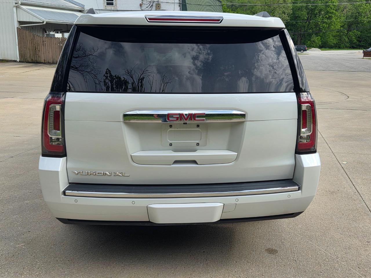 GMC Yukon XL Denali 4WD 2016