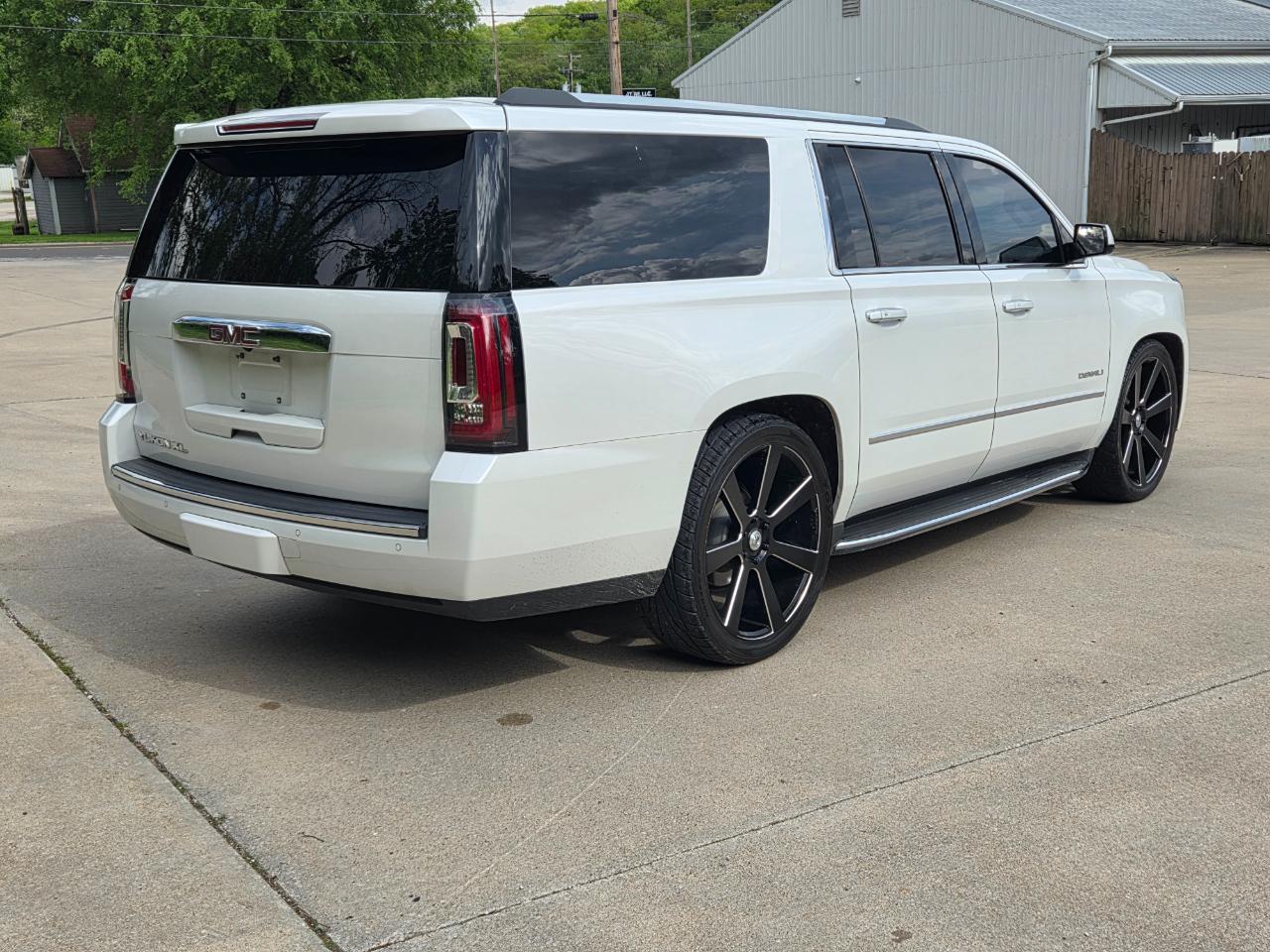 GMC Yukon XL Denali 4WD 2016