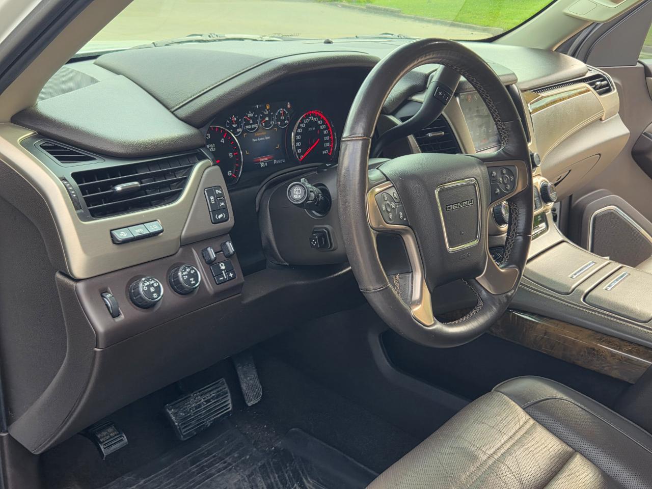 GMC Yukon XL Denali 4WD 2016