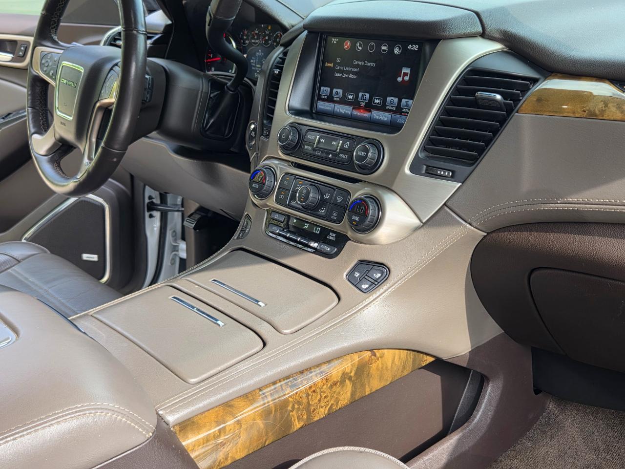 GMC Yukon XL Denali 4WD 2016