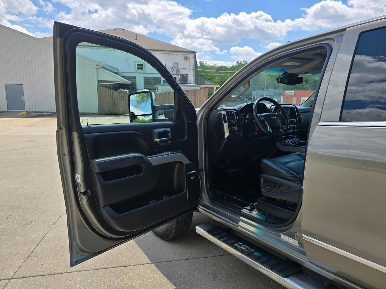 Chevrolet Silverado 2500HD LTZ Crew Cab 4WD 2017