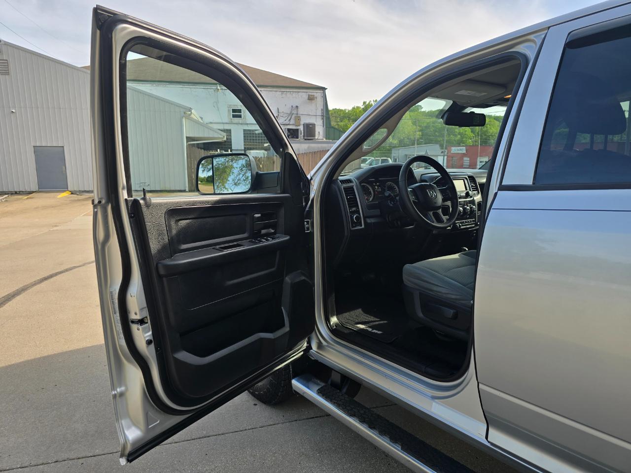 RAM 3500 Tradesman Crew Cab 4WD DRW 2015