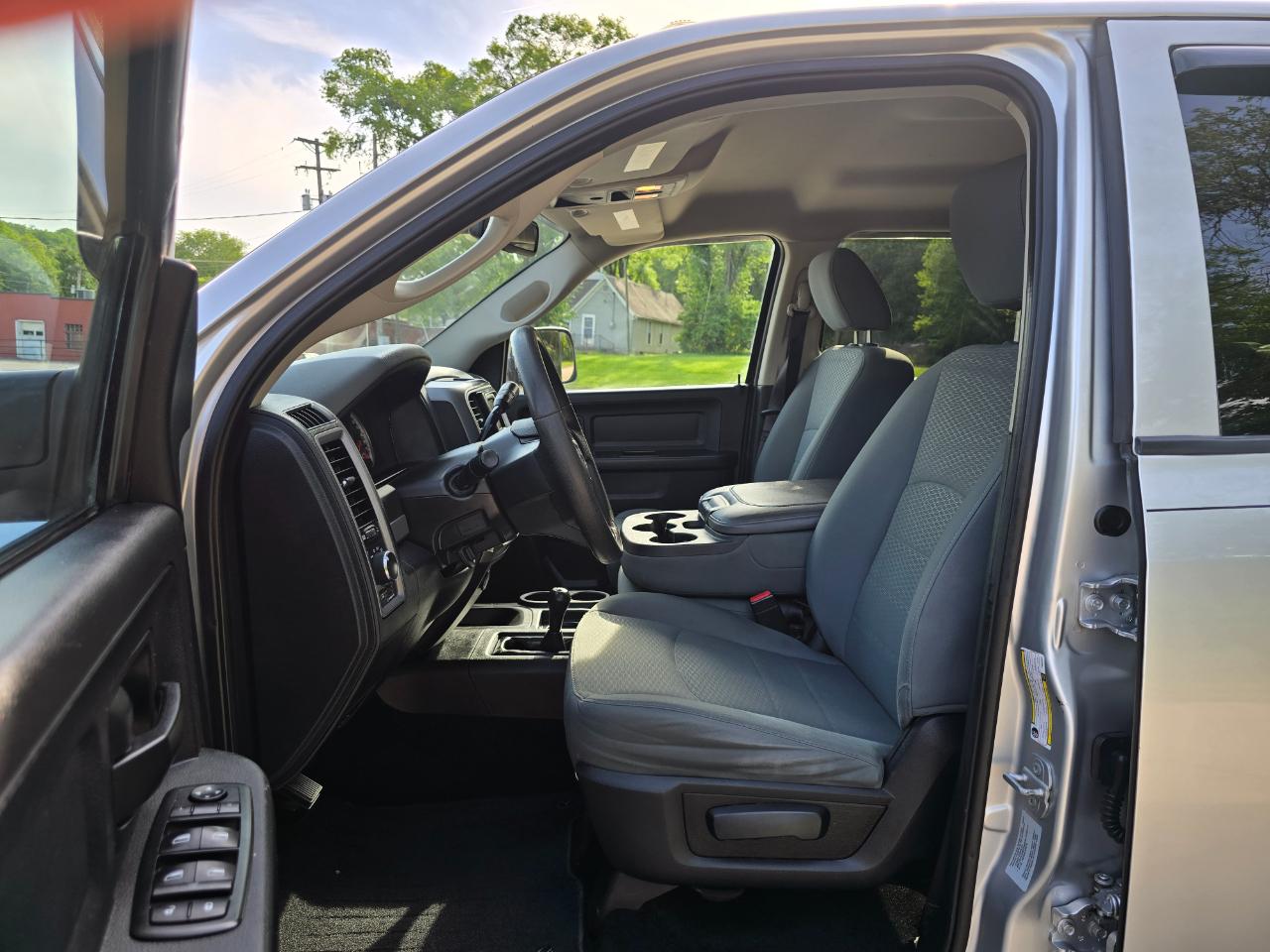 RAM 3500 Tradesman Crew Cab 4WD DRW 2015