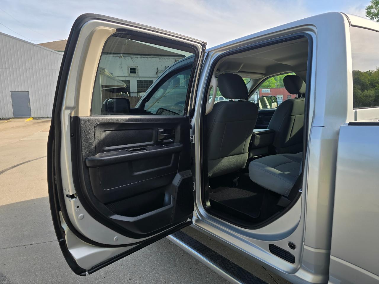 RAM 3500 Tradesman Crew Cab 4WD DRW 2015