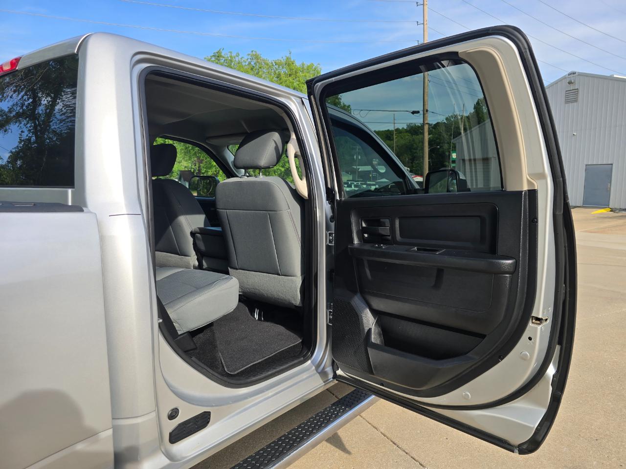 RAM 3500 Tradesman Crew Cab 4WD DRW 2015