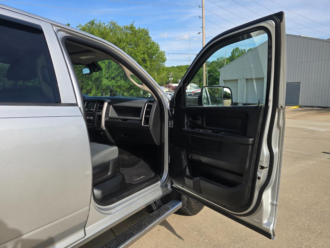 RAM 3500 Tradesman Crew Cab 4WD DRW 2015
