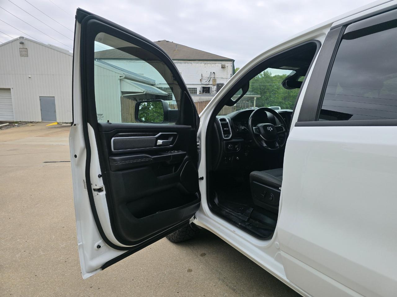 RAM 1500 Big Horn Crew Cab SWB 4WD 2022