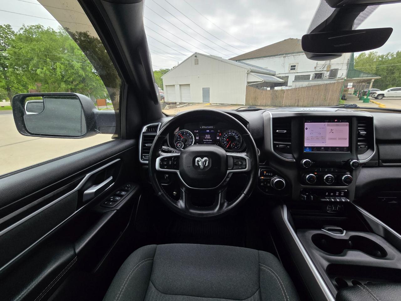 RAM 1500 Big Horn Crew Cab SWB 4WD 2022
