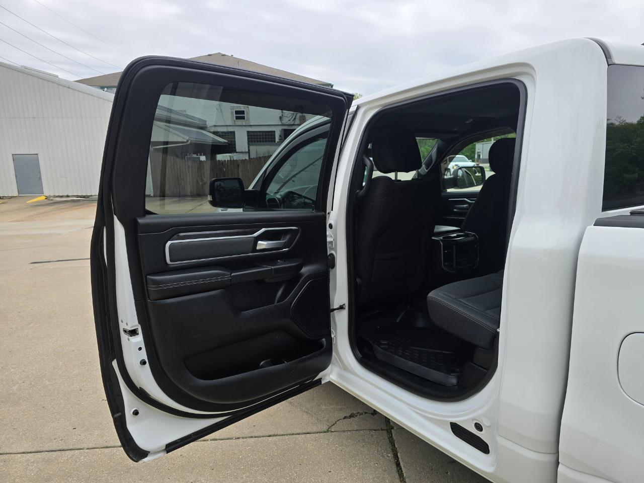 RAM 1500 Big Horn Crew Cab SWB 4WD 2022