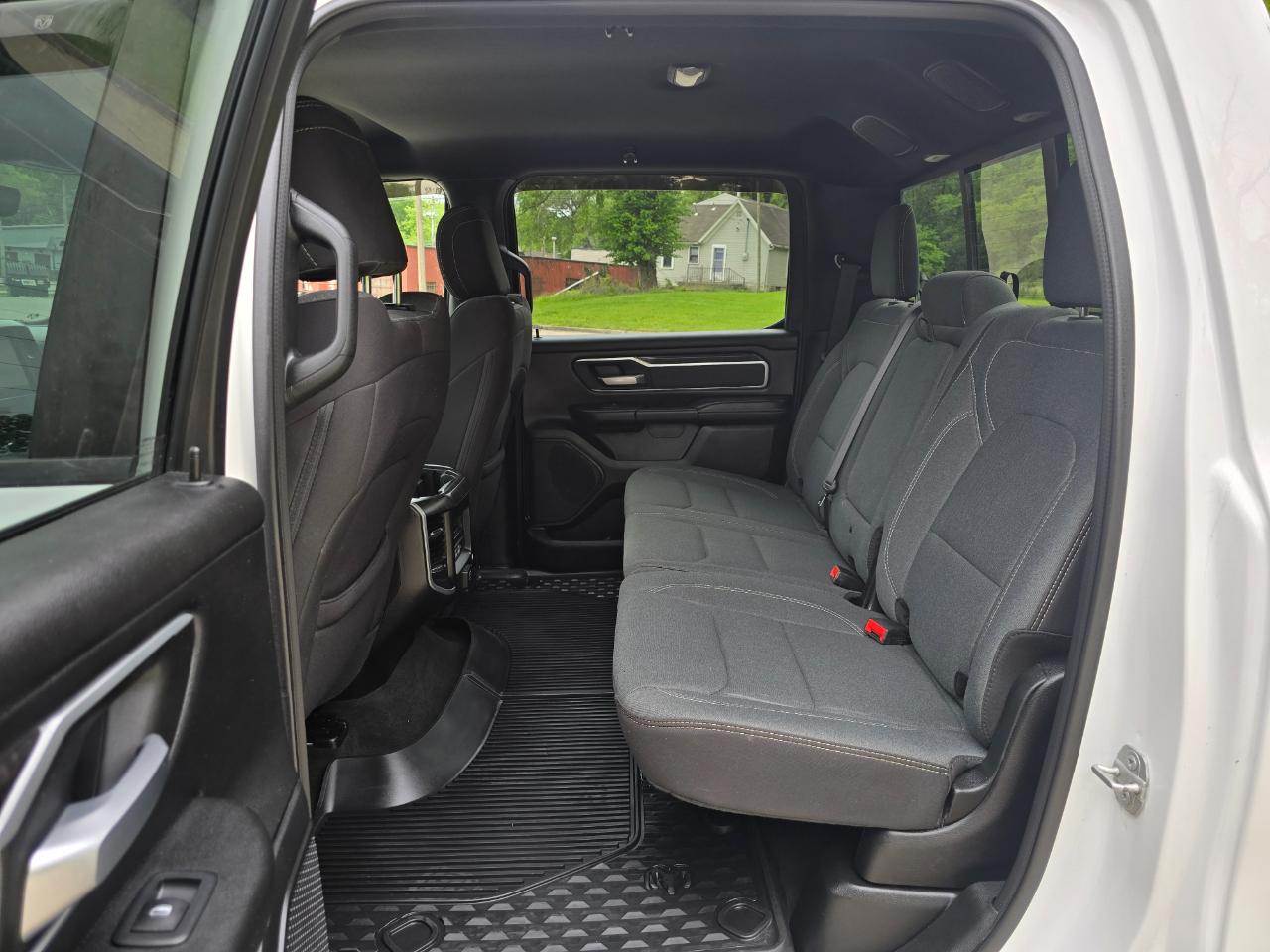 RAM 1500 Big Horn Crew Cab SWB 4WD 2022