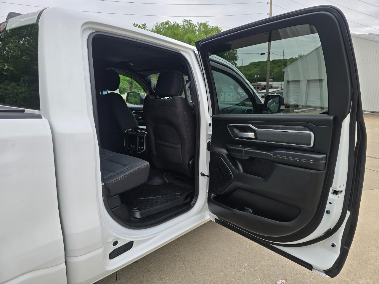 RAM 1500 Big Horn Crew Cab SWB 4WD 2022