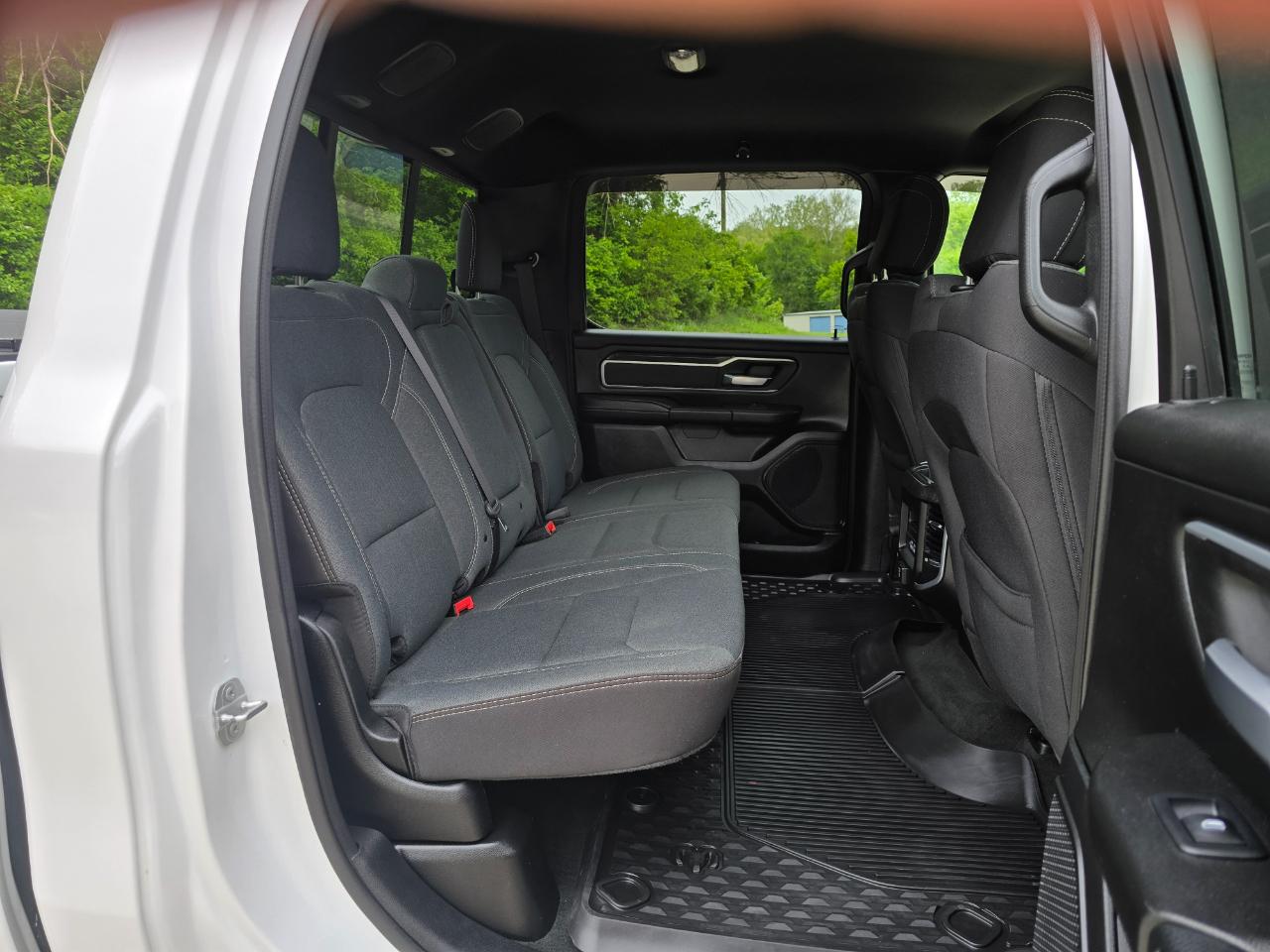 RAM 1500 Big Horn Crew Cab SWB 4WD 2022