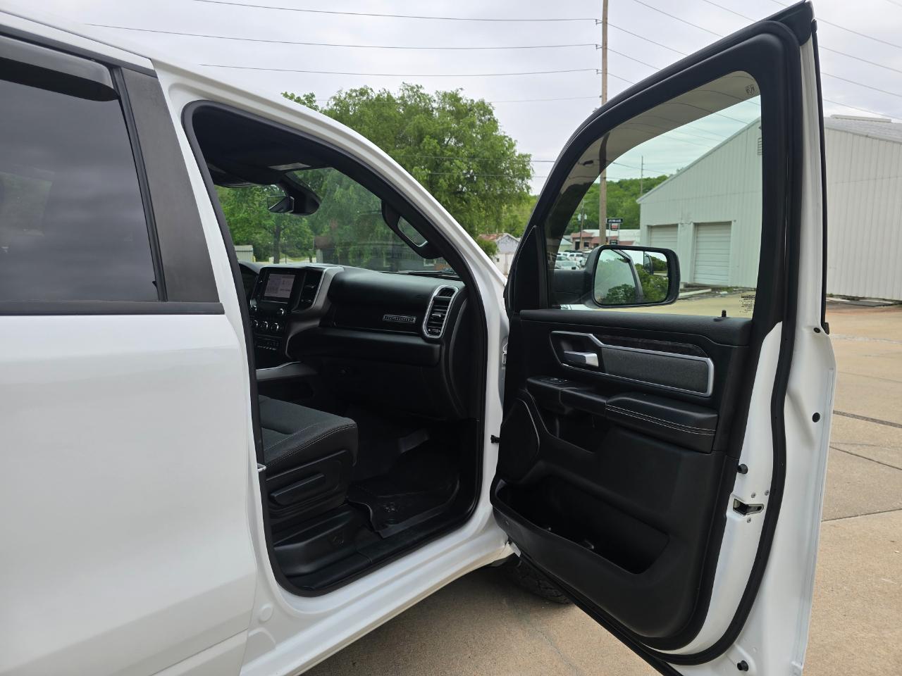 RAM 1500 Big Horn Crew Cab SWB 4WD 2022