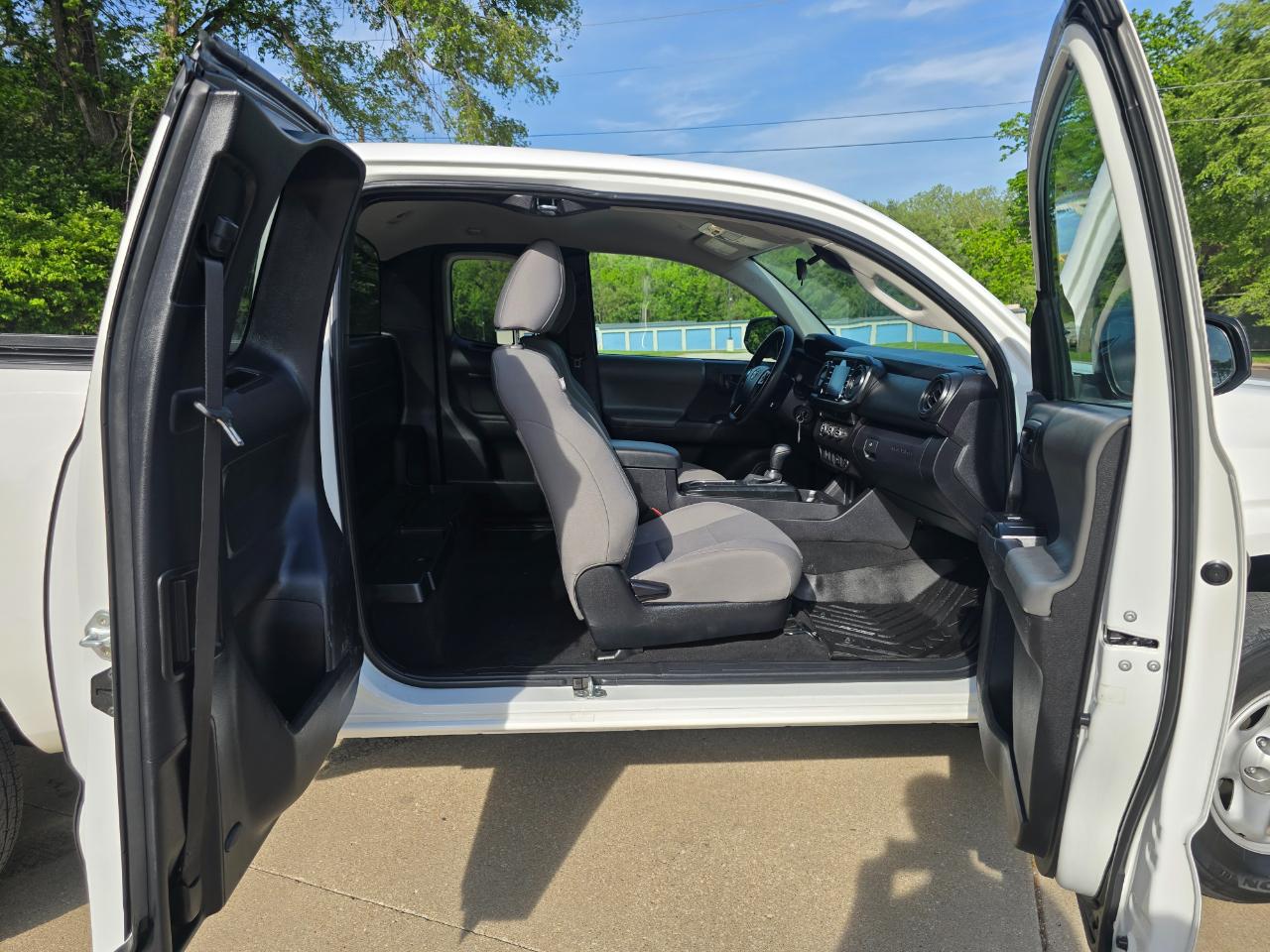 Toyota Tacoma SR5 Access Cab I4 6AT 2WD 2023