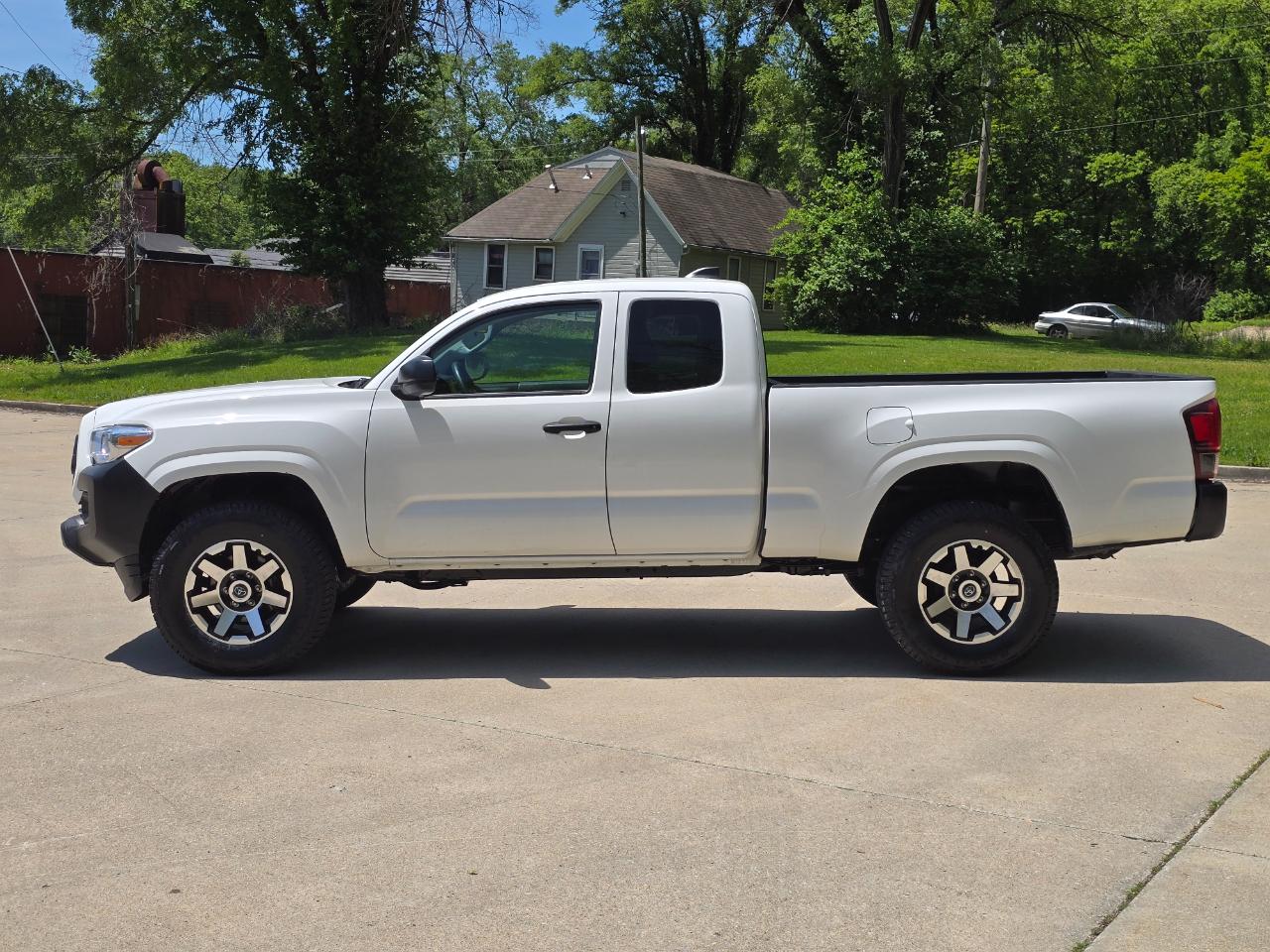 Toyota Tacoma SR5 Access Cab I4 6AT 2WD 2023