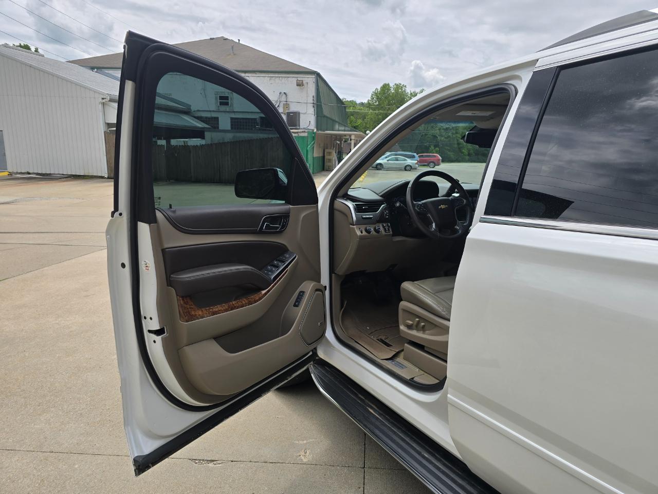Chevrolet Suburban Premier 4WD 2017
