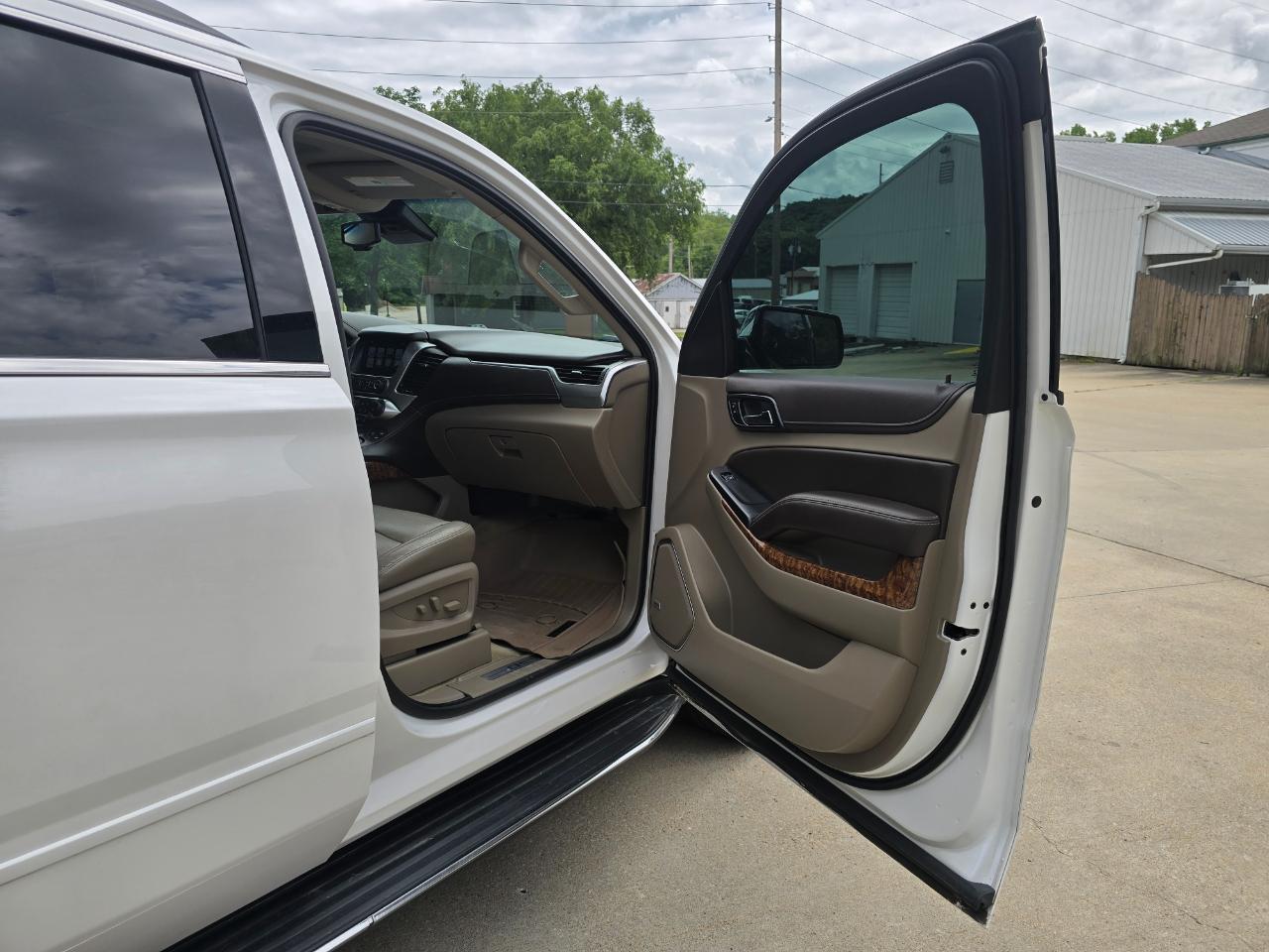 Chevrolet Suburban Premier 4WD 2017