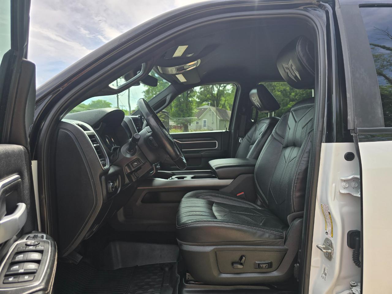 RAM 2500 Laramie Crew Cab 4WD 2024