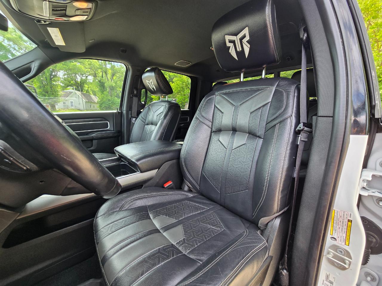 RAM 2500 Laramie Crew Cab 4WD 2024