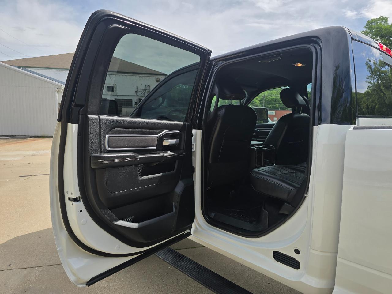 RAM 2500 Laramie Crew Cab 4WD 2024