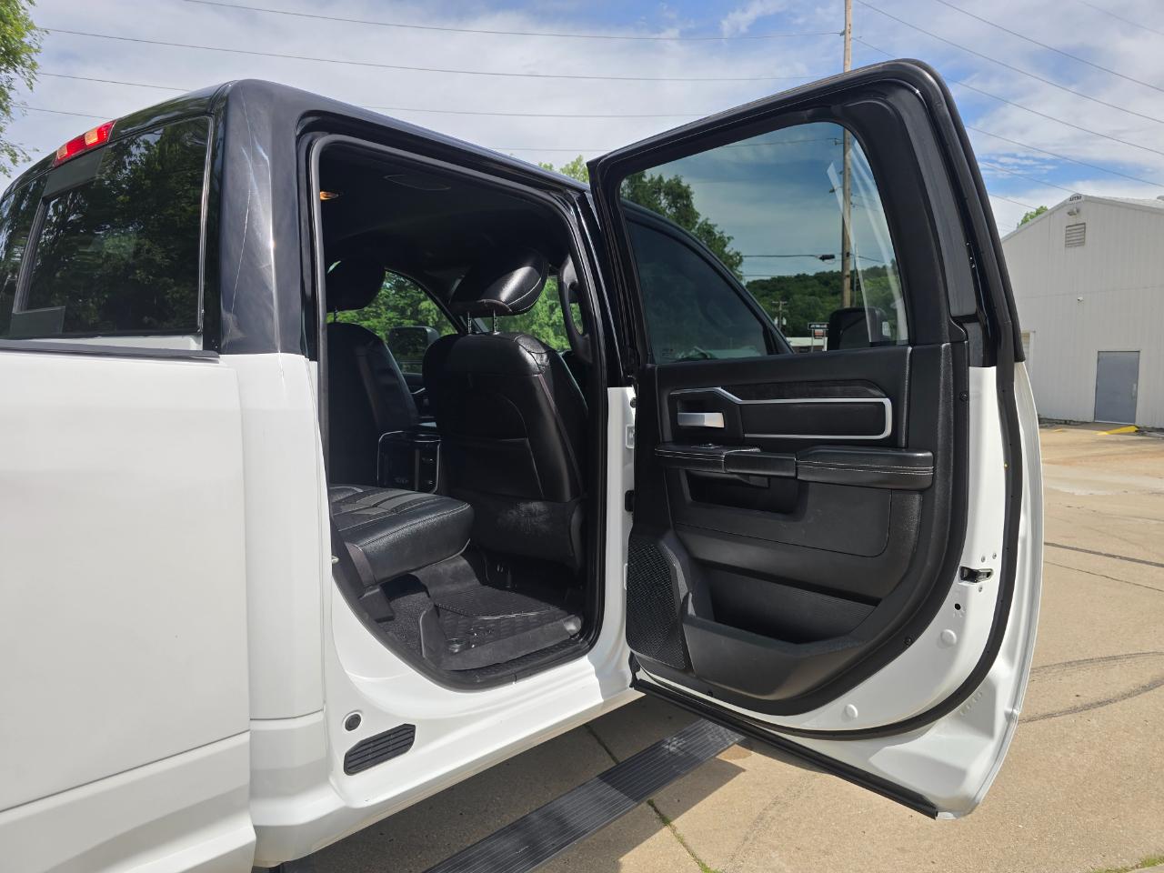 RAM 2500 Laramie Crew Cab 4WD 2024