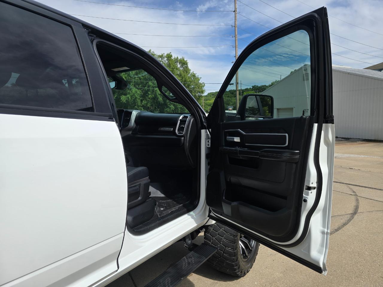 RAM 2500 Laramie Crew Cab 4WD 2024
