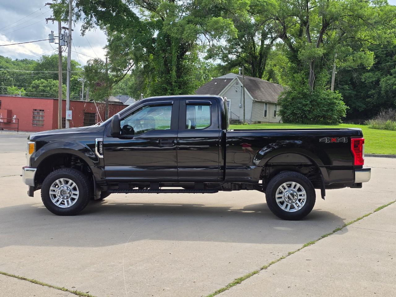 Ford F-250 SD XL SuperCab Long Bed 4WD 2017