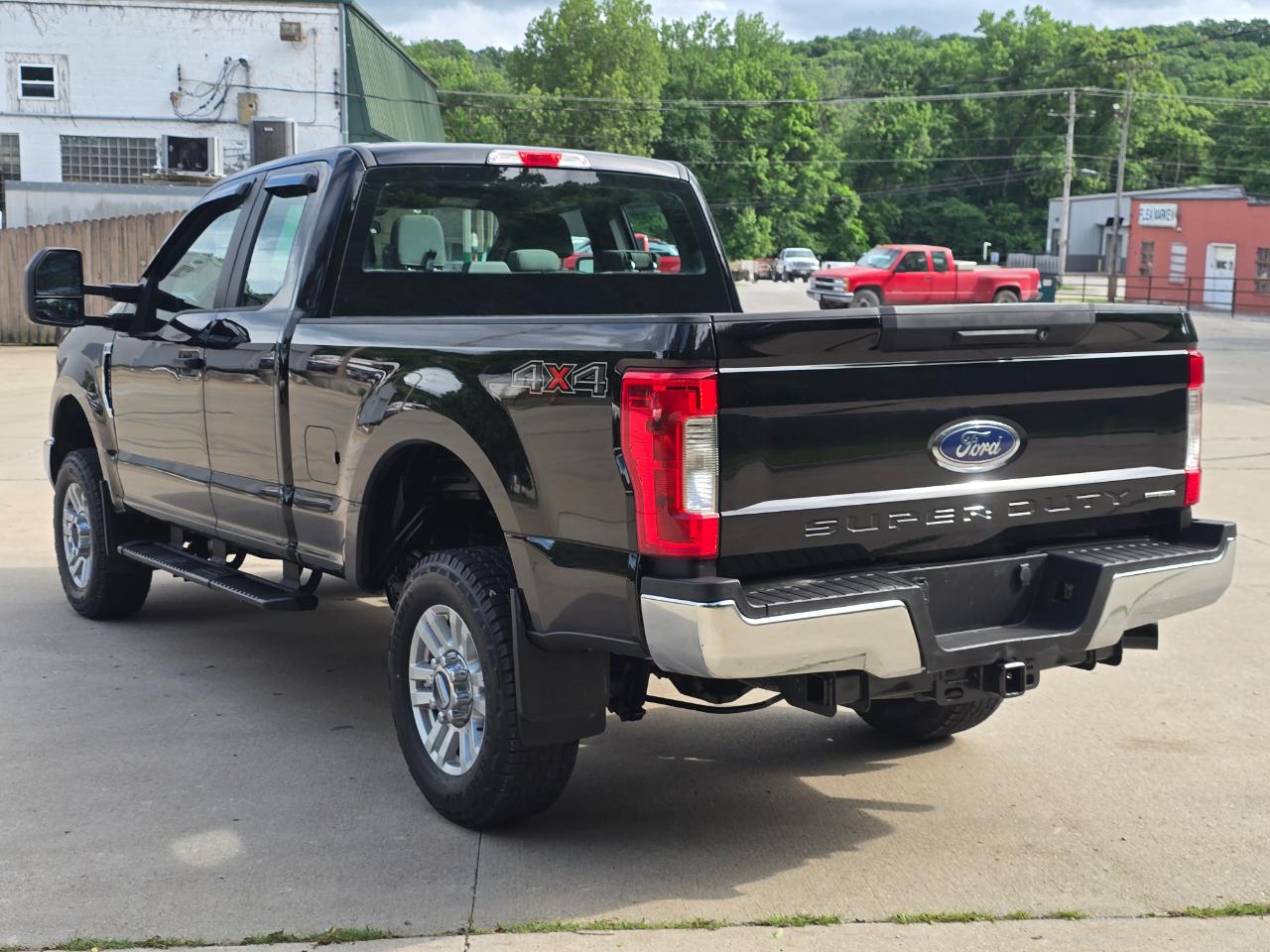 Ford F-250 SD XL SuperCab Long Bed 4WD 2017