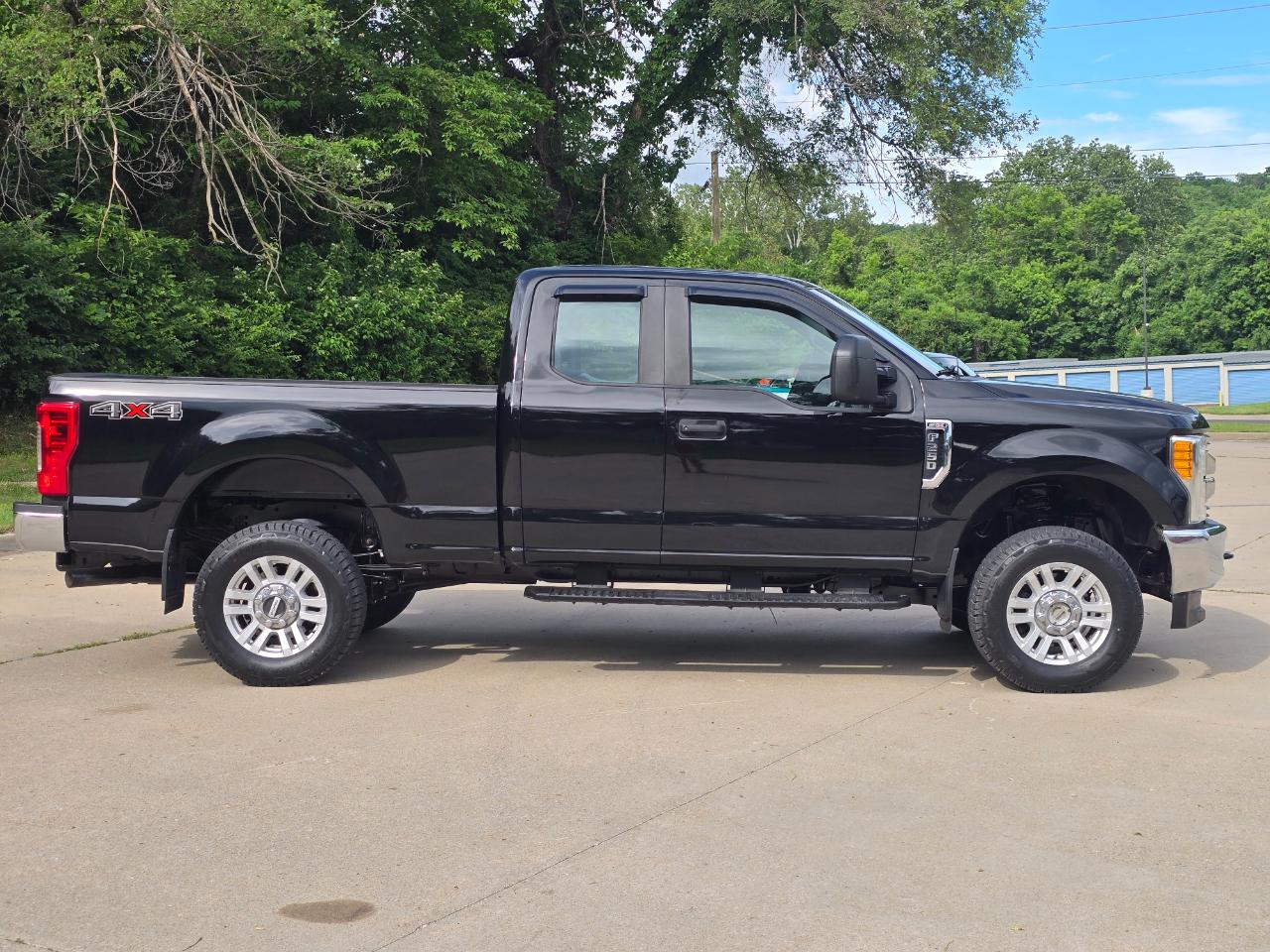 Ford F-250 SD XL SuperCab Long Bed 4WD 2017