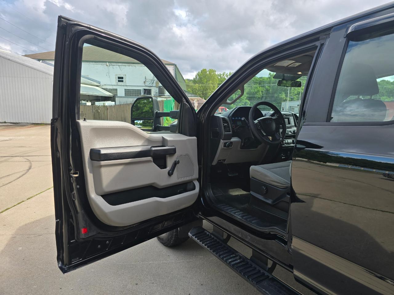 Ford F-250 SD XL SuperCab Long Bed 4WD 2017