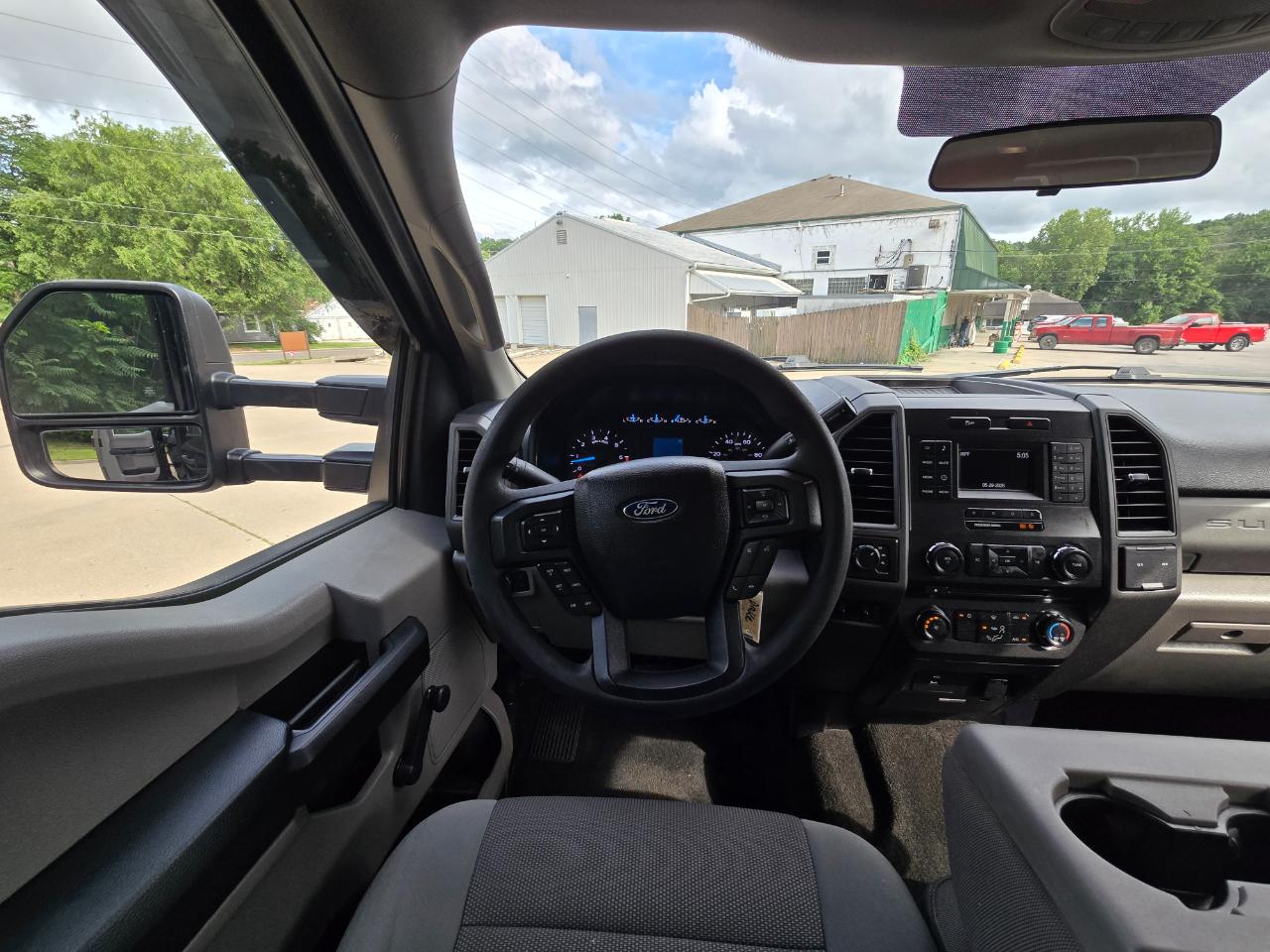 Ford F-250 SD XL SuperCab Long Bed 4WD 2017