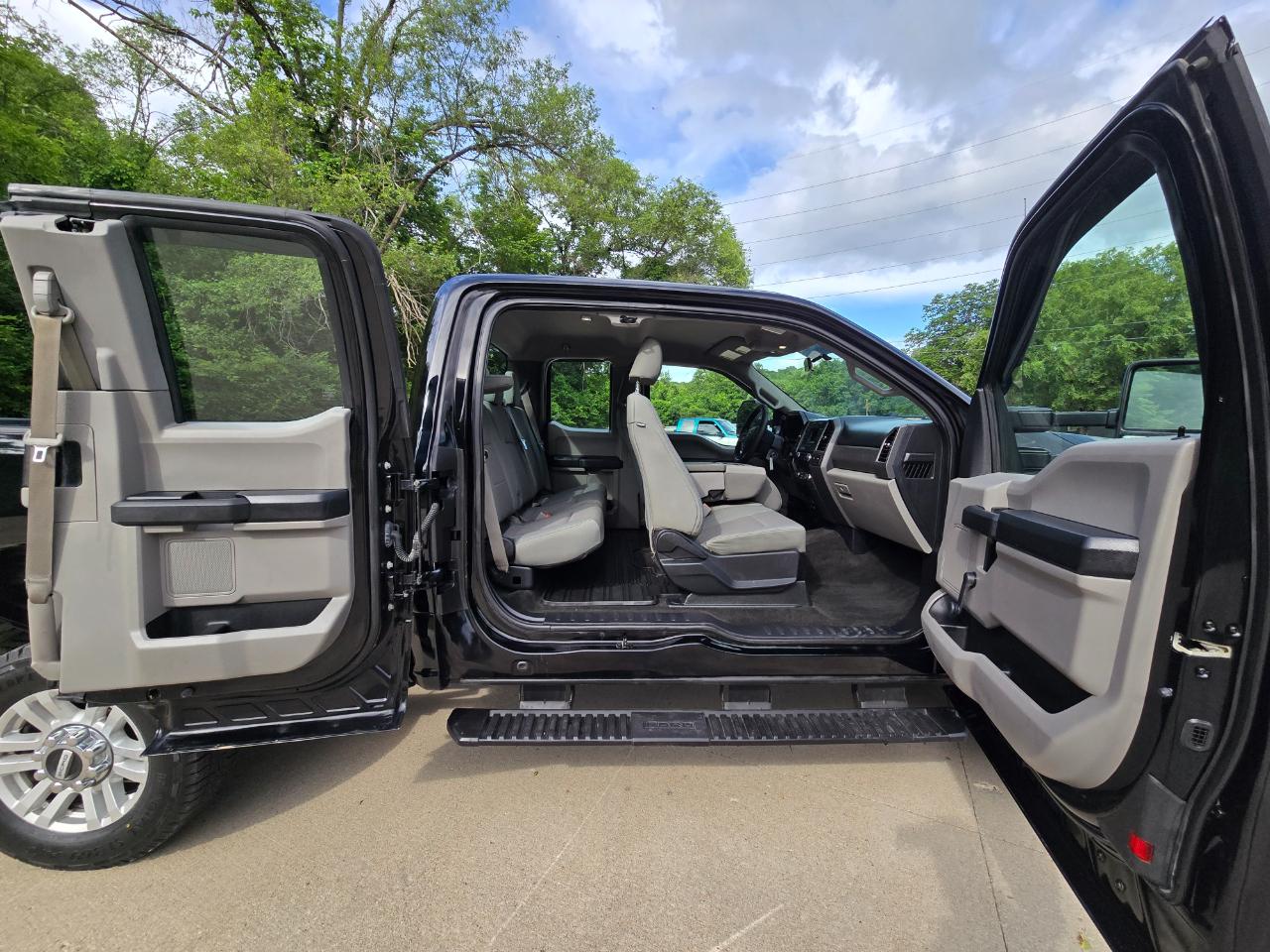 Ford F-250 SD XL SuperCab Long Bed 4WD 2017