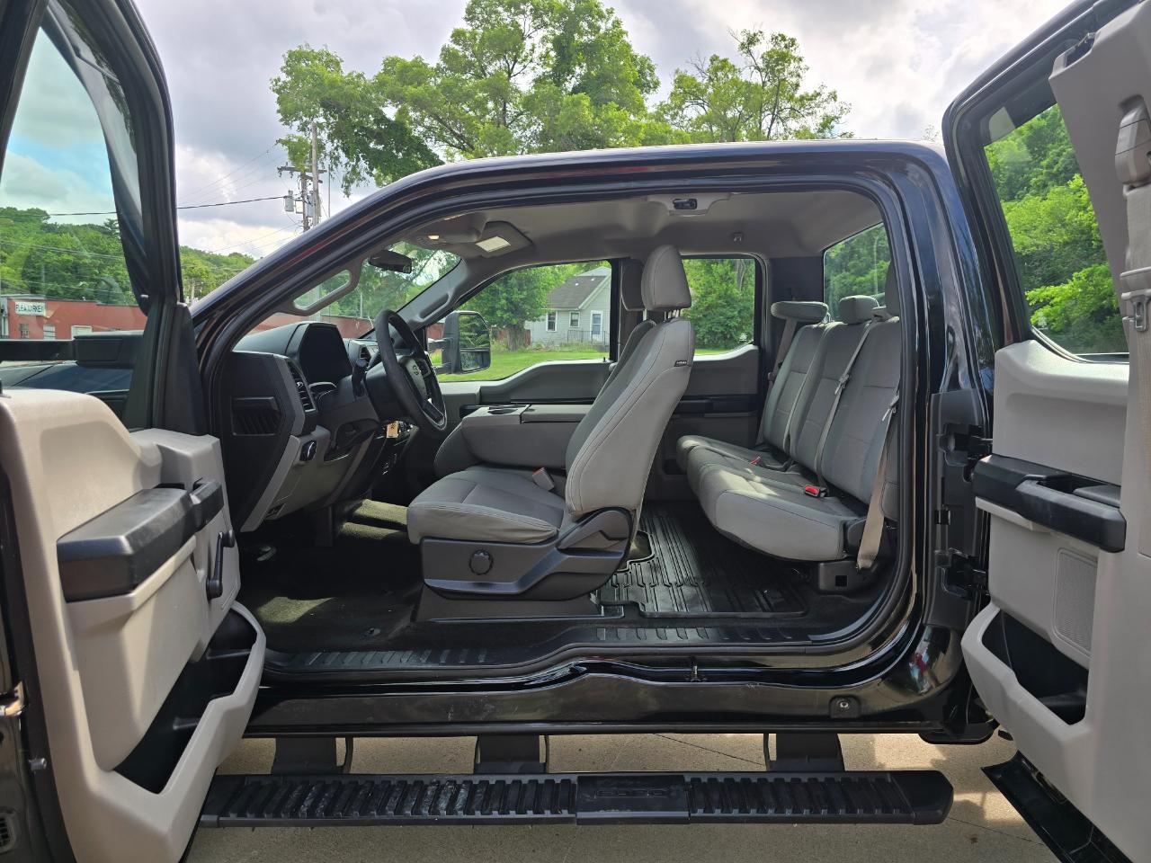 Ford F-250 SD XL SuperCab Long Bed 4WD 2017