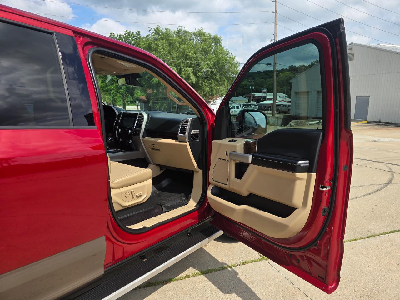 Ford F-150 Lariat SuperCrew 5.5-ft. Bed 4WD 2016