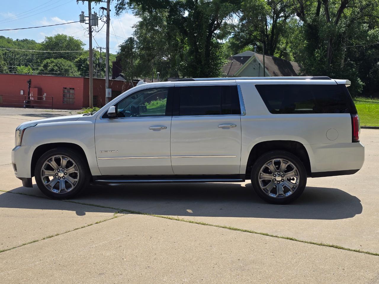 GMC Yukon XL Denali 4WD 2016