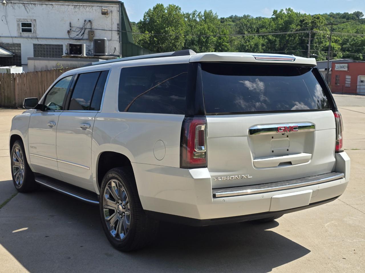 GMC Yukon XL Denali 4WD 2016