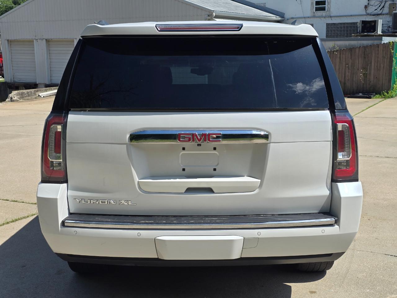 GMC Yukon XL Denali 4WD 2016